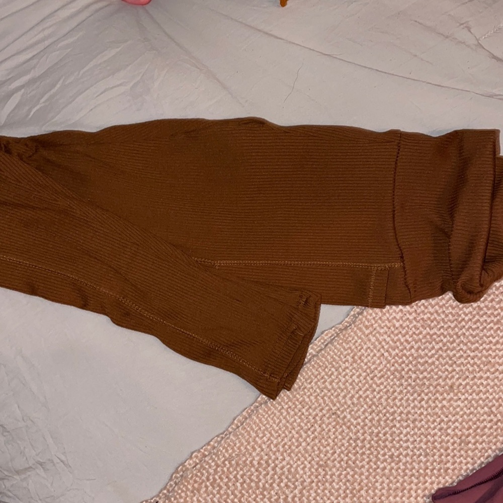 Very flattering, soft, ripped and very comfy